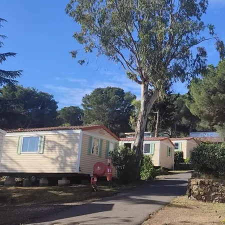 Domaine Residentiel De Plein Air Odalys La Pinede 营地