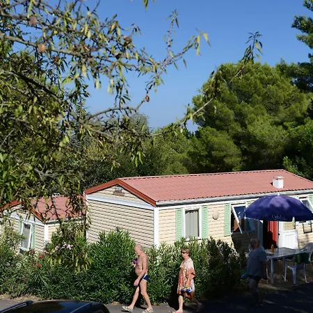 Domaine Residentiel De Plein Air Odalys La Pinede Кемпінг